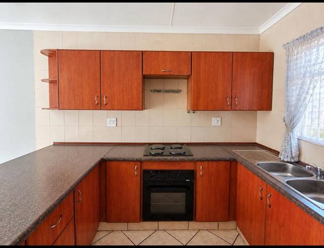 2 BEDROOM TOWNHOUSE FOR SALE IN AMBERFIELD